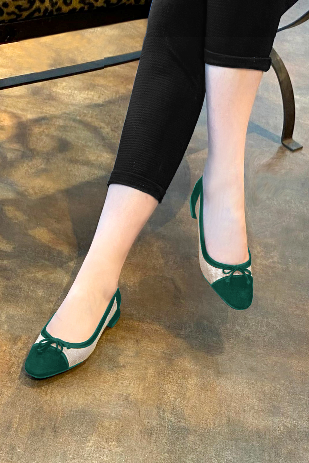 Emerald green and natural beige women's ballet pumps, with low heels. Square toe. Flat flare heels. Worn view - Florence KOOIJMAN